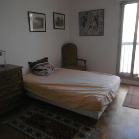 Calme A Crimee Homestay Paris